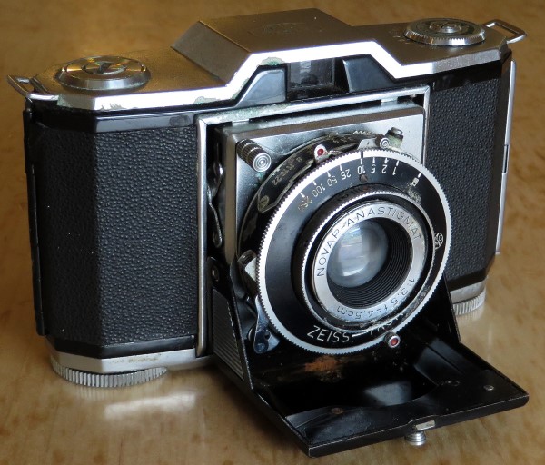 Zeiss Ikon 35-mm folding camera